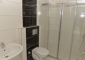 Трехкомнатная квартира с отдельной кухней в Махмутларе