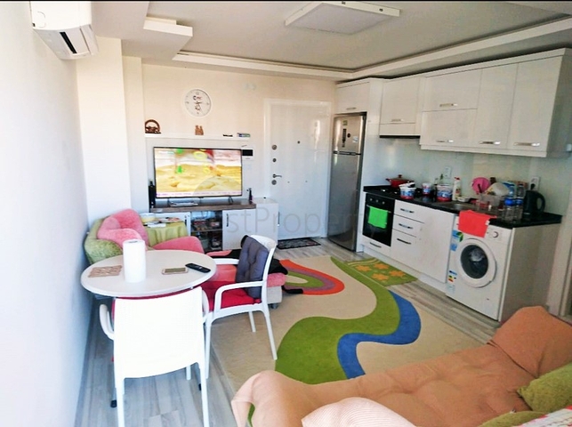 Квартира 1+1 в комплексе 800 м до моря в Коньяалты