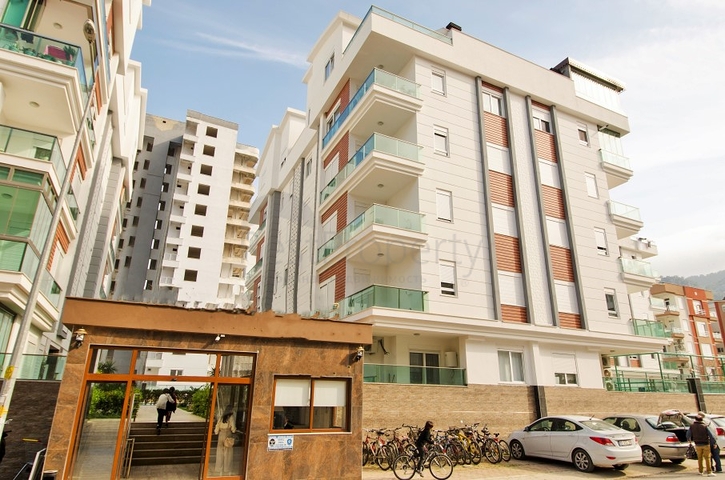 Квартира 1+1 в комплексе 800 м до моря в Коньяалты