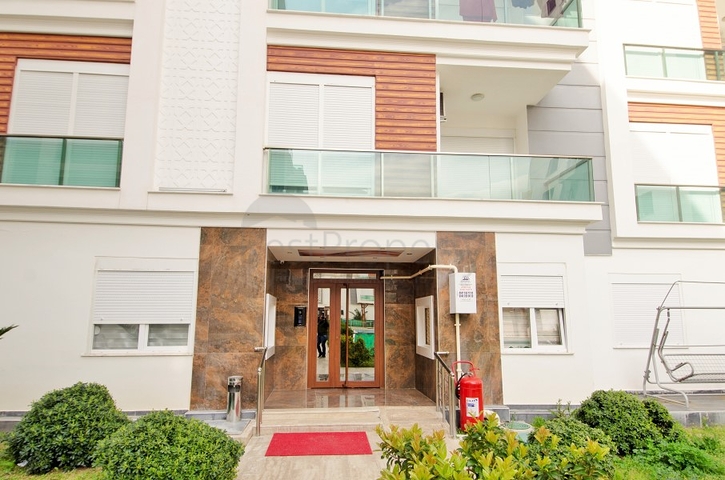 Квартира 1+1 в комплексе 800 м до моря в Коньяалты