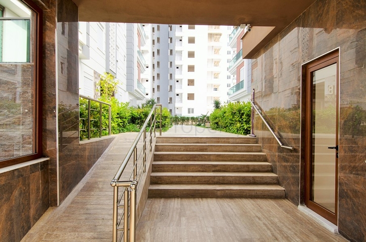 Квартира 1+1 в комплексе 800 м до моря в Коньяалты