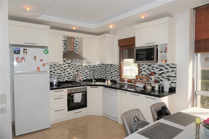 Вилла с тремя спальнями в 250 метрах от моря в Конаклы