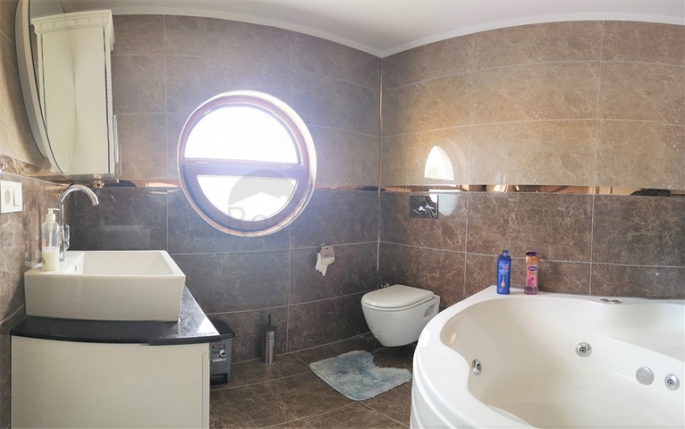 Вилла с тремя спальнями в 250 метрах от моря в Конаклы