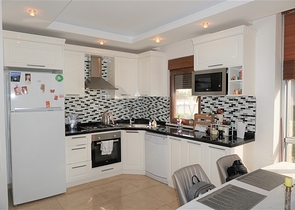 Вилла с тремя спальнями в 250 метрах от моря в Конаклы