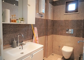 Вилла с тремя спальнями в 250 метрах от моря в Конаклы