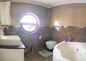 Вилла с тремя спальнями в 250 метрах от моря в Конаклы