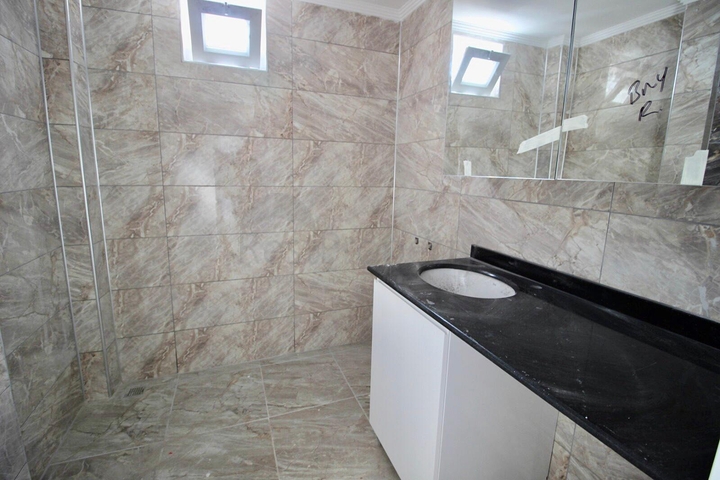 Трехкомнатная квартира с отдельной кухней в Кестеле