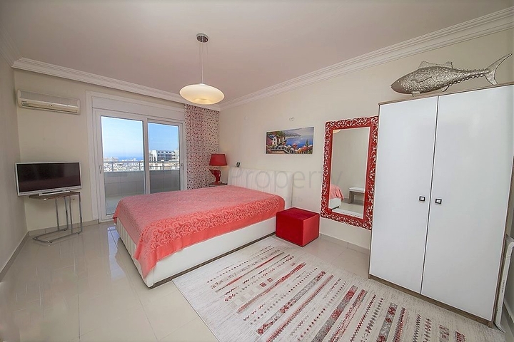 Меблированная квартира с двумя спальнями в Махмутларе