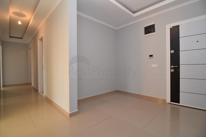 Большая квартира с тремя спальными комнатами в Махмутларе