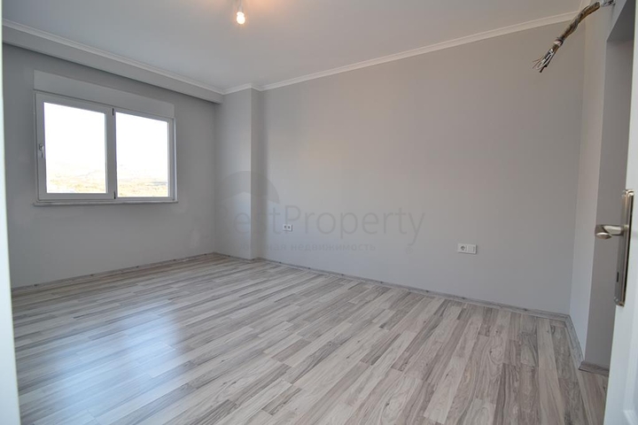 Большая квартира с тремя спальными комнатами в Махмутларе