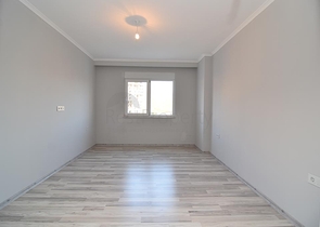 Большая квартира с тремя спальными комнатами в Махмутларе