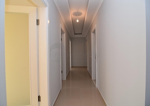 Большая квартира с тремя спальными комнатами в Махмутларе