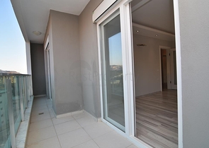 Большая квартира с тремя спальными комнатами в Махмутларе