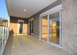 Большая квартира с тремя спальными комнатами в Махмутларе