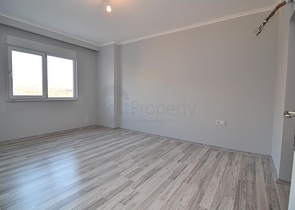 Большая квартира с тремя спальными комнатами в Махмутларе