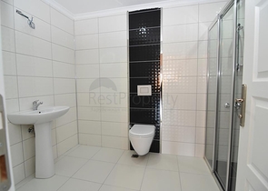 Большая квартира с тремя спальными комнатами в Махмутларе