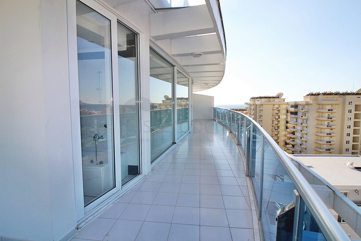 Большой пентхаус с видом на море в районе Махмутлар