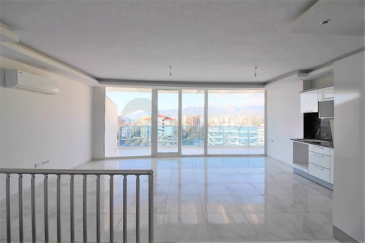 Большой пентхаус с видом на море в районе Махмутлар