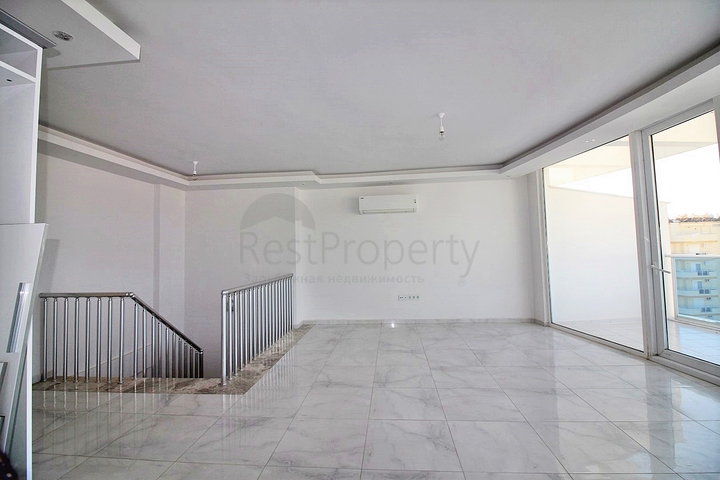 Большой пентхаус с видом на море в районе Махмутлар