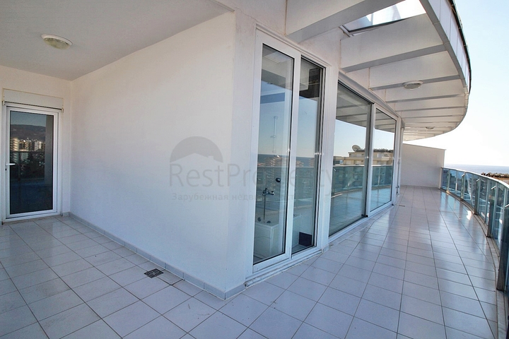 Большой пентхаус с видом на море в районе Махмутлар