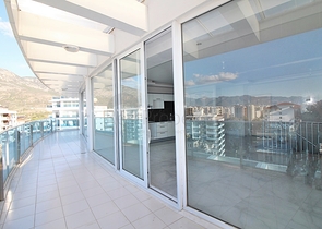 Большой пентхаус с видом на море в районе Махмутлар