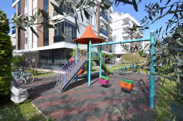 Квартира 1+1 с видом на парк в комплексе в Коньяалты 