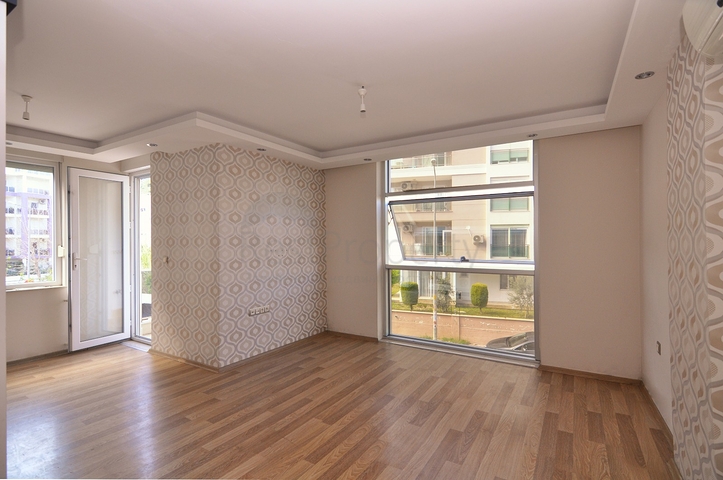 Квартира 1+1 с видом на парк в комплексе в Коньяалты 