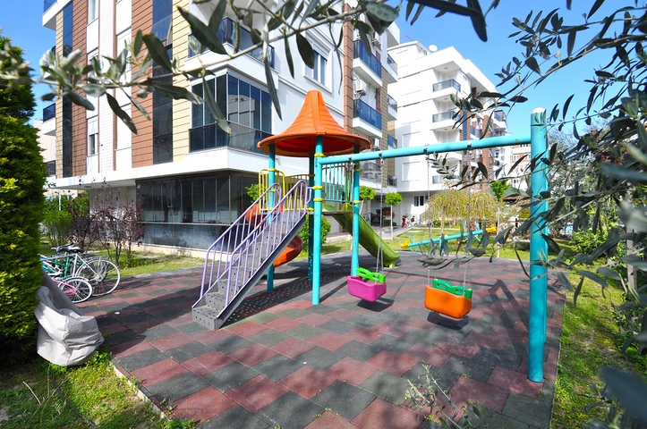 Квартира 1+1 с видом на парк в комплексе в Коньяалты 