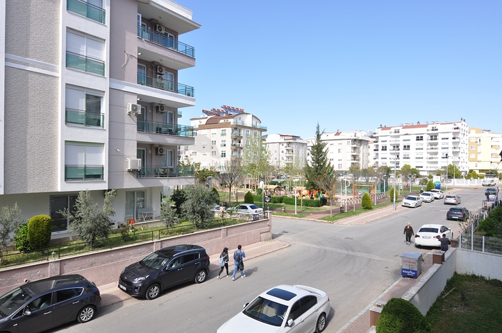 Квартира 1+1 с видом на парк в комплексе в Коньяалты 