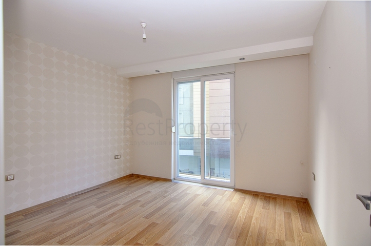 Квартира 1+1 с видом на парк в комплексе в Коньяалты 