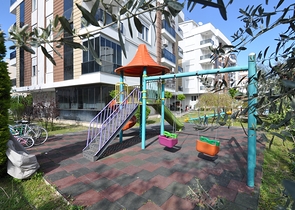 Квартира 1+1 с видом на парк в комплексе в Коньяалты 