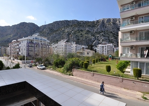 Квартира 1+1 с видом на парк в комплексе в Коньяалты 