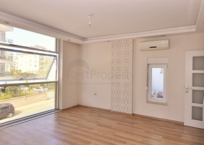 Квартира 1+1 с видом на парк в комплексе в Коньяалты 