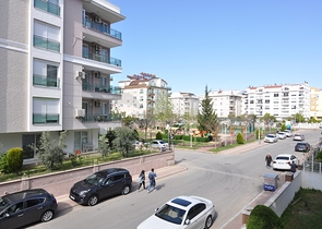 Квартира 1+1 с видом на парк в комплексе в Коньяалты 