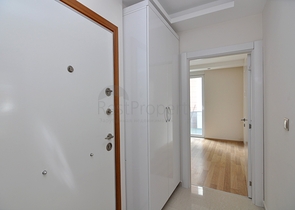 Квартира 1+1 с видом на парк в комплексе в Коньяалты 