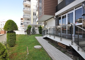 Квартира 1+1 с видом на парк в комплексе в Коньяалты 