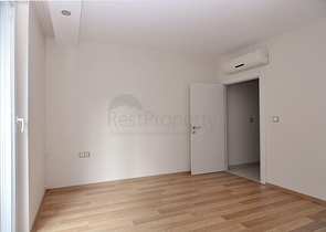 Квартира 1+1 с видом на парк в комплексе в Коньяалты 