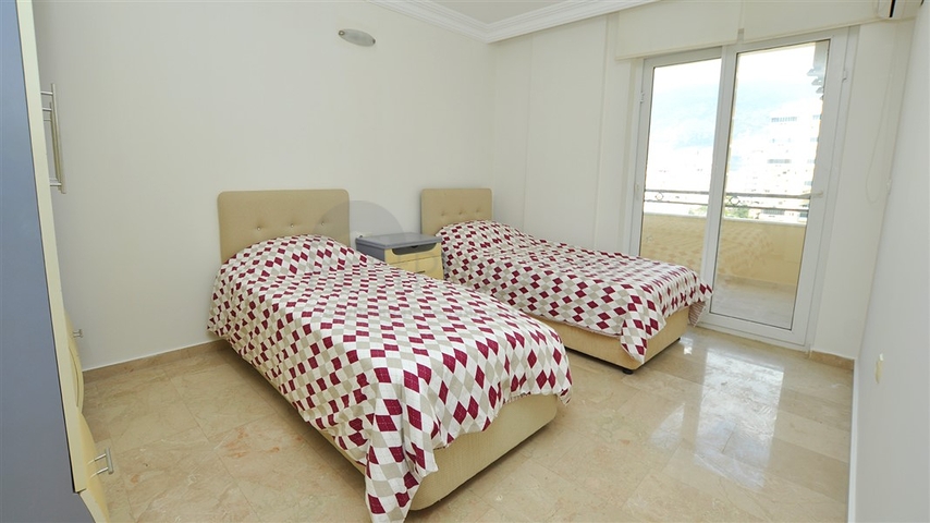 Меблированный пентхаус с видом на море в Махмутларе