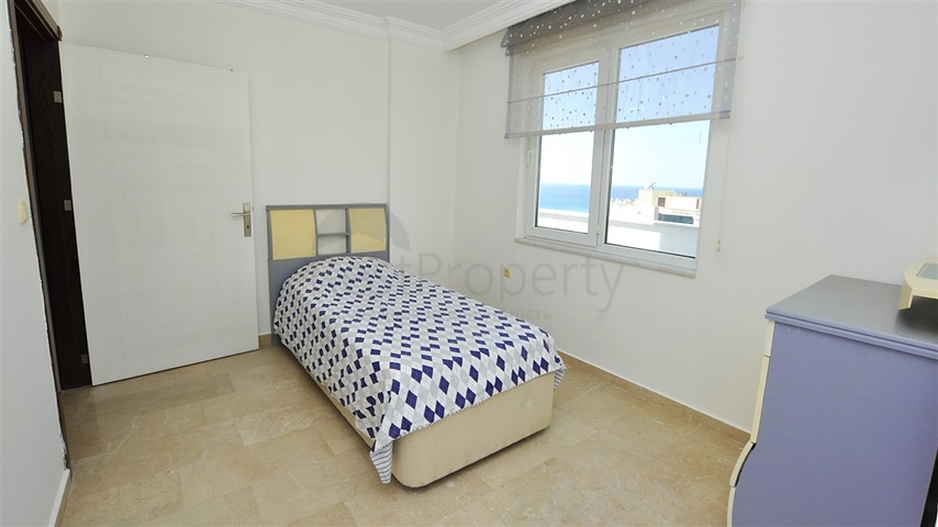 Меблированный пентхаус с видом на море в Махмутларе