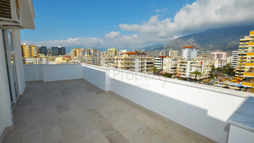 Меблированный пентхаус с видом на море в Махмутларе
