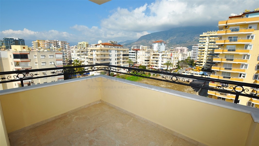 Меблированный пентхаус с видом на море в Махмутларе