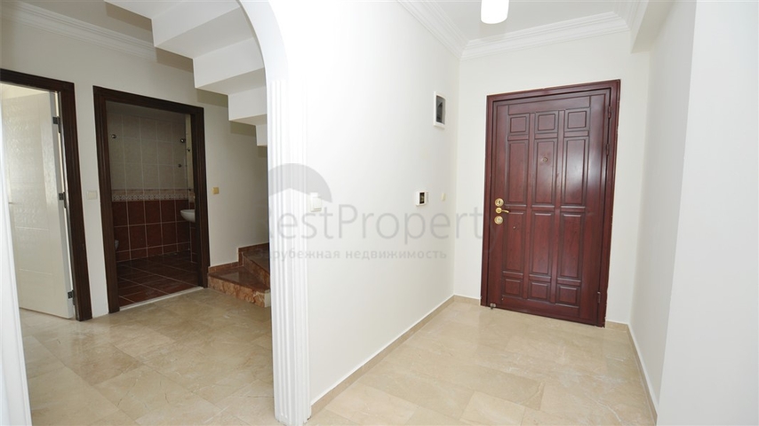 Меблированный пентхаус с видом на море в Махмутларе