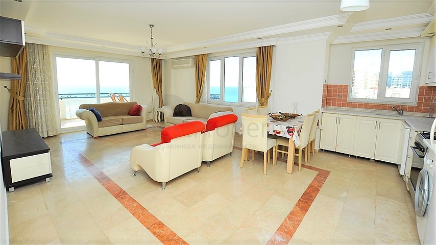 Меблированный пентхаус с видом на море в Махмутларе