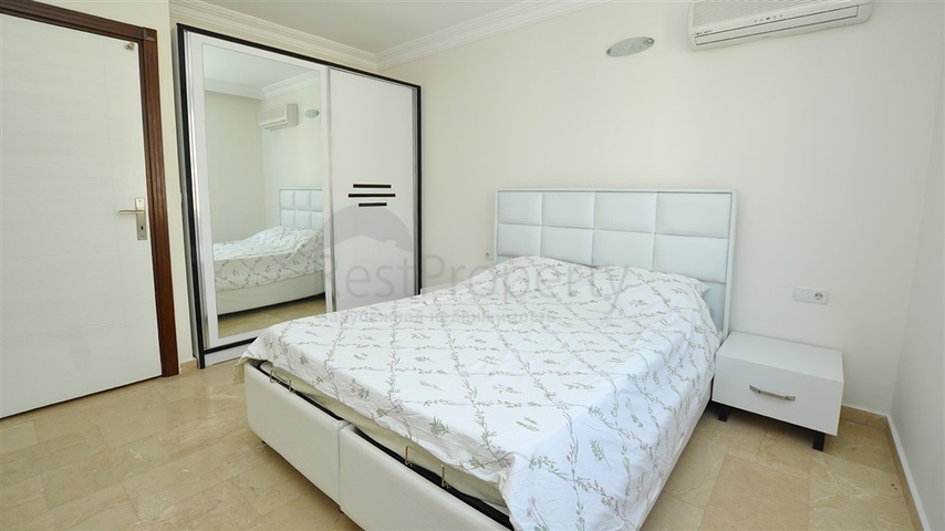 Меблированный пентхаус с видом на море в Махмутларе