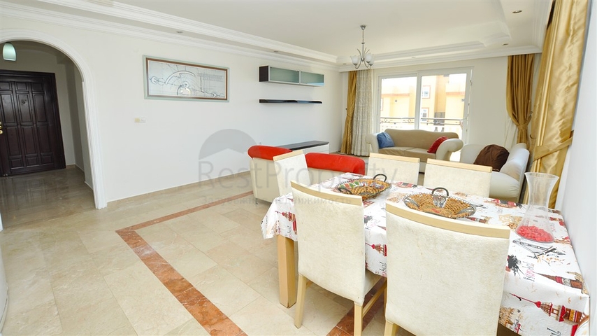 Меблированный пентхаус с видом на море в Махмутларе