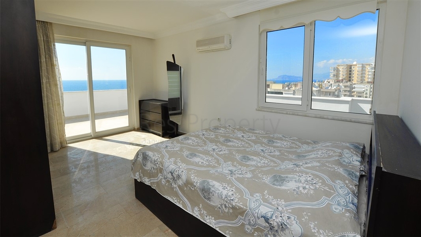 Меблированный пентхаус с видом на море в Махмутларе