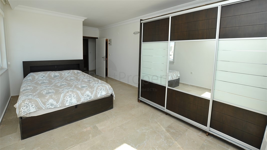 Меблированный пентхаус с видом на море в Махмутларе