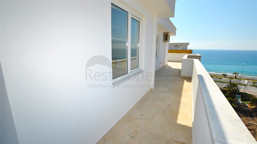 Меблированный пентхаус с видом на море в Махмутларе