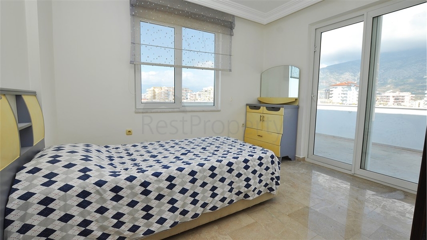 Меблированный пентхаус с видом на море в Махмутларе