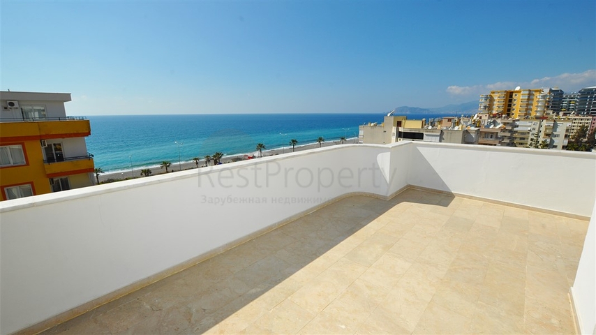 Меблированный пентхаус с видом на море в Махмутларе